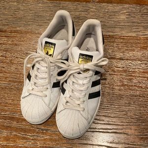 Adidas tennis shoes sz8